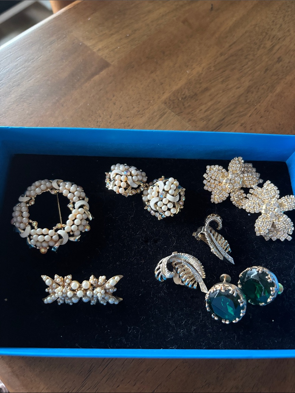 Mixed Women’s Jewelry Set in White, Gold, and Emerald - Unbranded